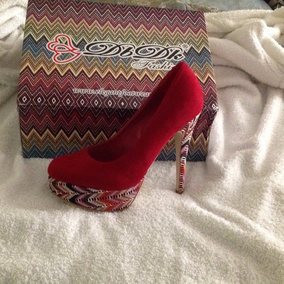 NWT RED PUMPS HEELS PLATFORMS 8.5 - Picture 1 of 5